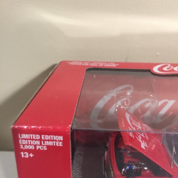 Coca-Cola 1970 Datsun 510 Premium Die Cast Collectible Car 1:24 Limited Edition - Picture 4 of 12